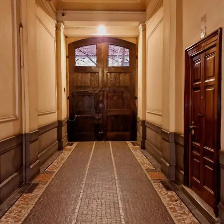 - Stylish, Historic, Luxury * ميلان