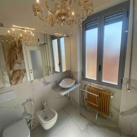 - Stylish, Historic, Luxury شقة