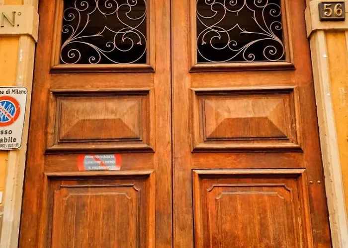 - Stylish, Historic, Luxury Apartment *