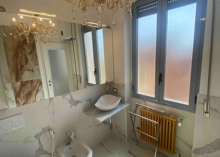 - Stylish, Historic, Luxury Apartment